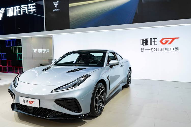 成都新都区清景广企业管理咨询哪吒汽车在智能汽车领域的表现，领途汽车在新能源汽车市场中的影响力